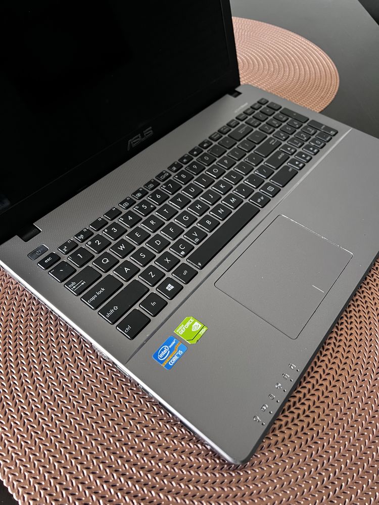 Laptop Asus i5  impecabil