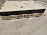 Defect vintage Radio tuner Sony ICF-C560L cassette