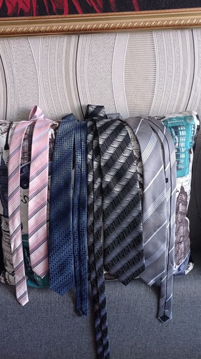 Продам галстуки,все за 2ооо тг.