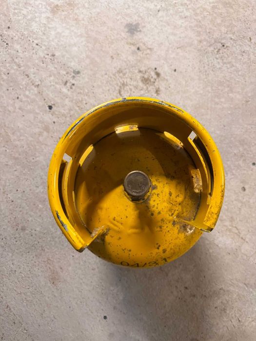 Butelia cu guler ,noua cu gaz aproape plin ( folosita foarte putin )