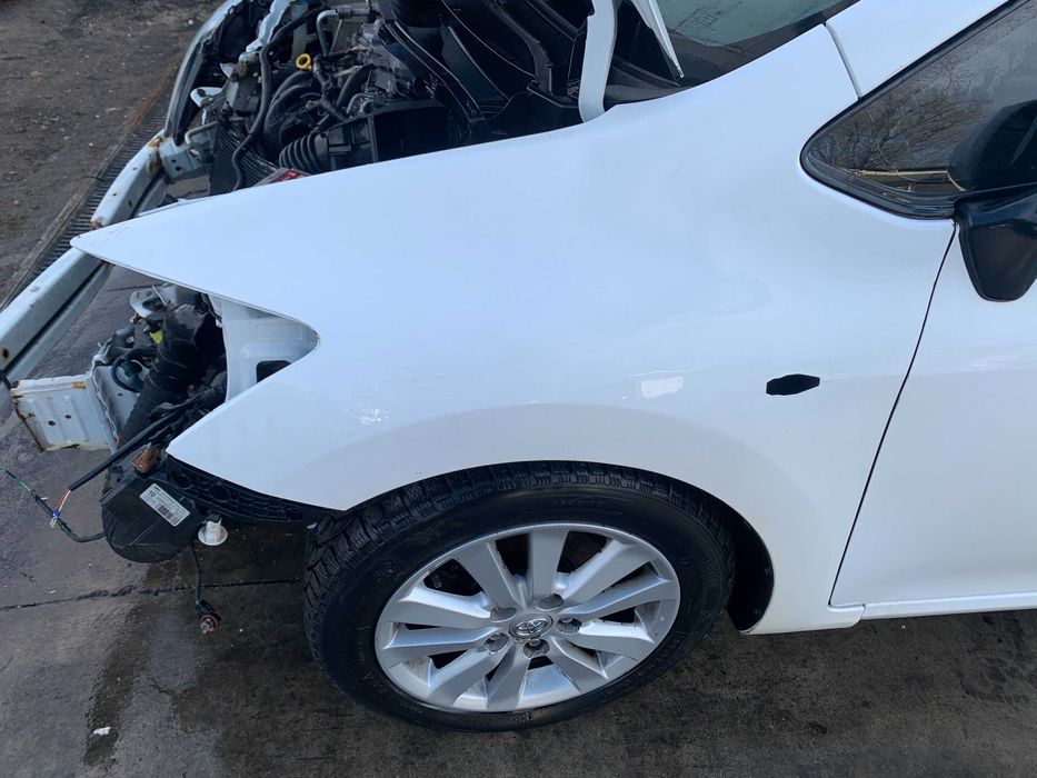 dezmembrez toyota auris 1.4i cod motor 4zzfe/ usa fata auris/ hayon