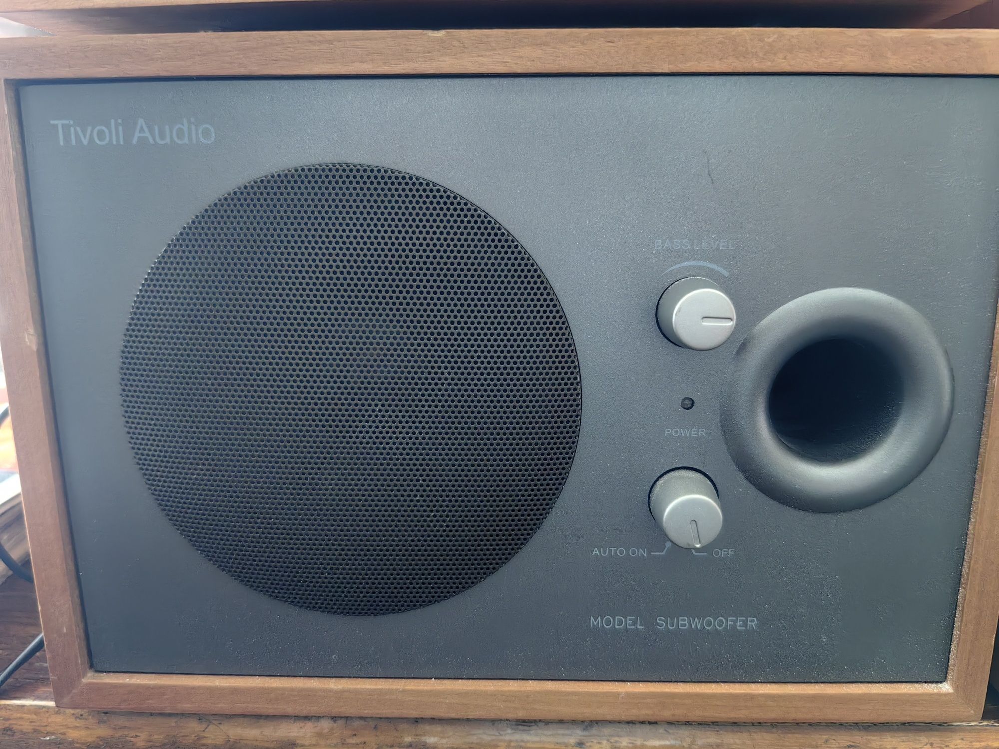 Дизайнерска аудио система Tivoli Audio/Henry Kloss /Model Two