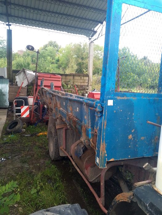 Vând sau schimb cu orice camion basculabil Renault Miliard 1990