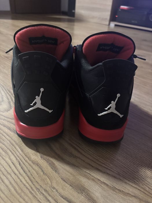 Jordan 4 red thunder
