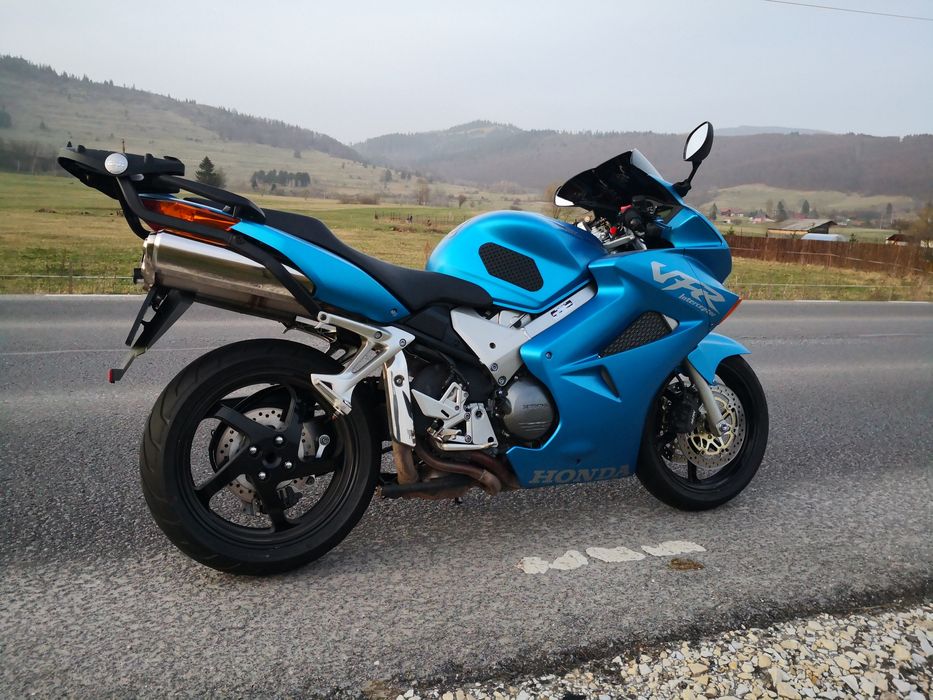 Vând Honda vfr 800 vtec deosebit