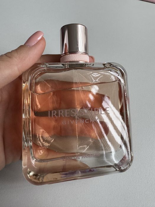 Vand parfum femei nou original Givenchy