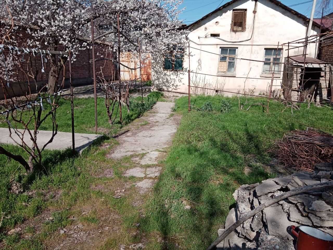 Продается старый дом под слом с земельным участком.
