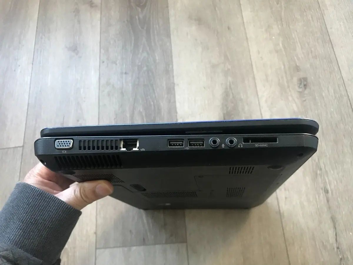 Laptop la preț de Tableta!250 lei cu încărcător!