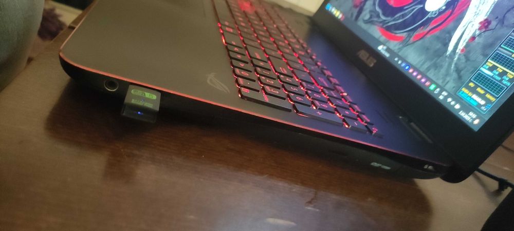 Лаптоп Asus + Bluetooth колонка Zealot + мишка