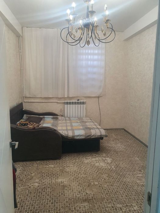Uzgaz oil oldidagi yangi hayot domlariida 1 honalik kvartira sotiladi.