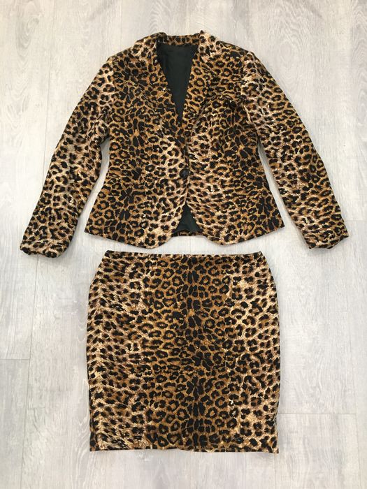 Нов Дамски костюм тъмно кафяв