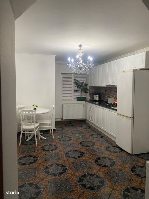 [PRIMARIE] Apartament cu 3 camere, decomandat - Mobilat si Utilat -