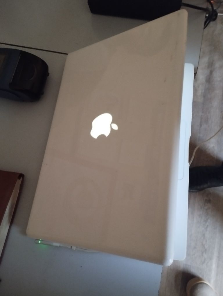 Apple Macbook сотилади