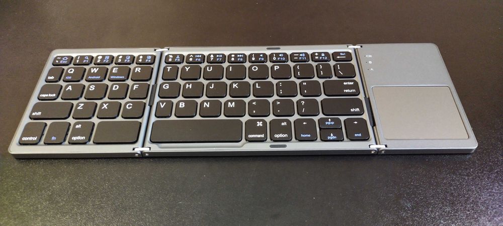Tastatura pliabila si touchpad