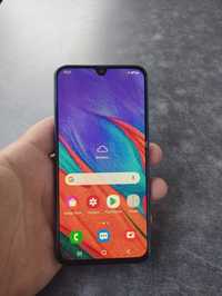 Продам телефон Samsung A40 память 64г