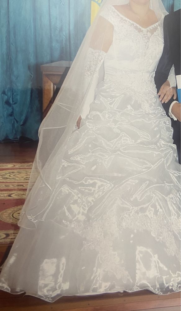Шикарные  два свадебных платья