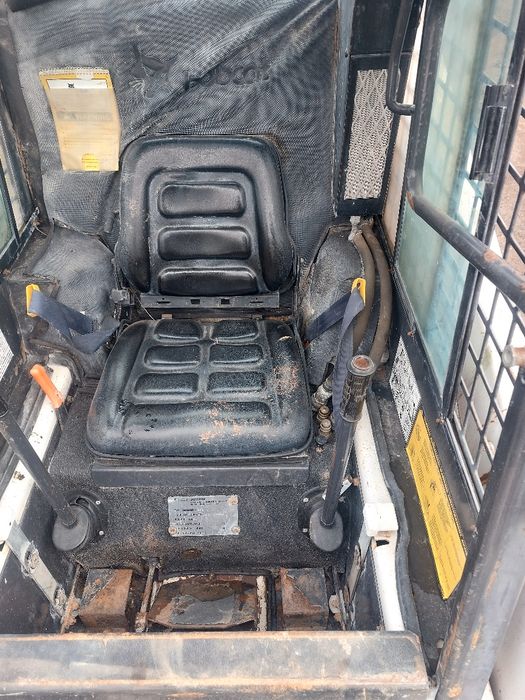 Vînd bobcat în stare foarte bună ...fără defect