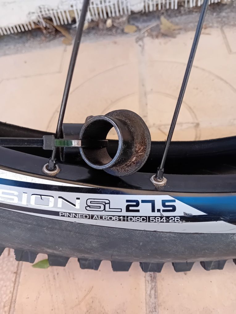Предна капла Kore 27.5 + гума Maxxis за Ендуро , Dh, мекица