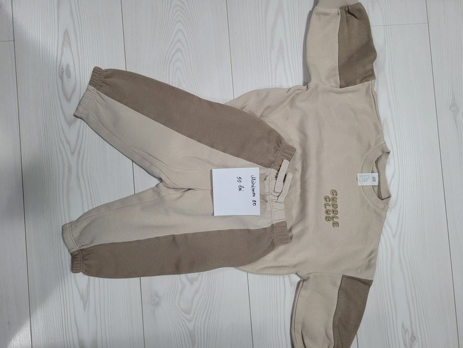 Vand haine mărimea 80,preț pe bucata
Nu asigur transport