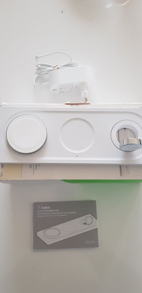 Оригинално 3-в-1 безжично зарядно Belkin BoostCharge Pro 3-in-1