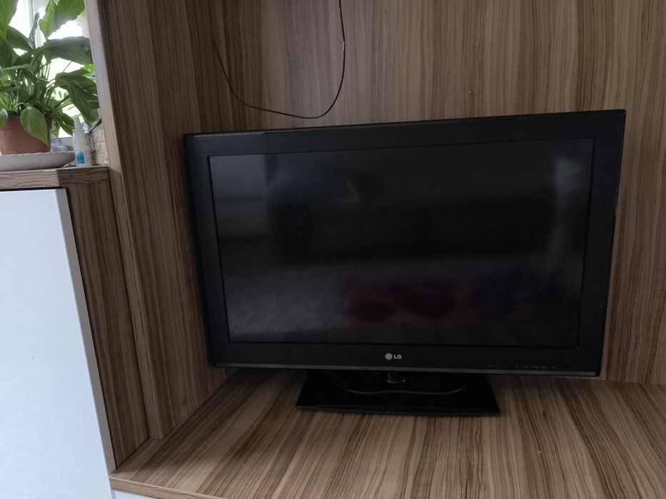 Продам телевизор LG