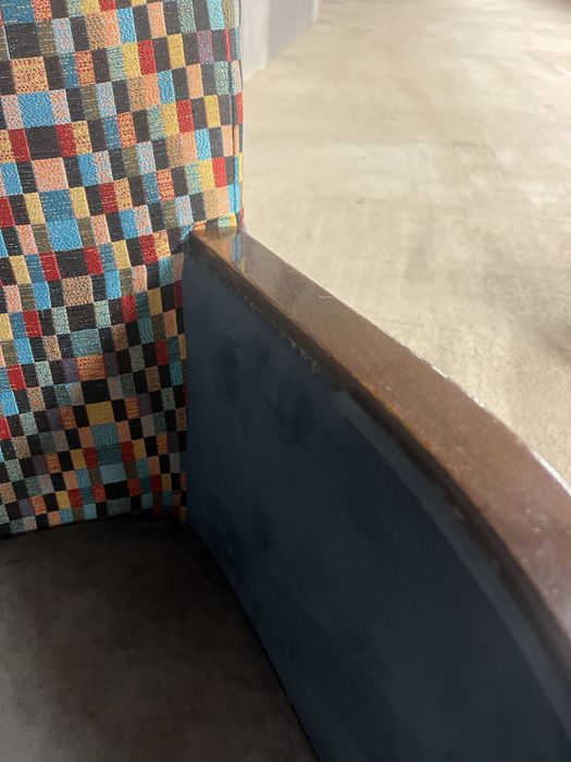 Стол– винтидж, дървен с цветна облегалка