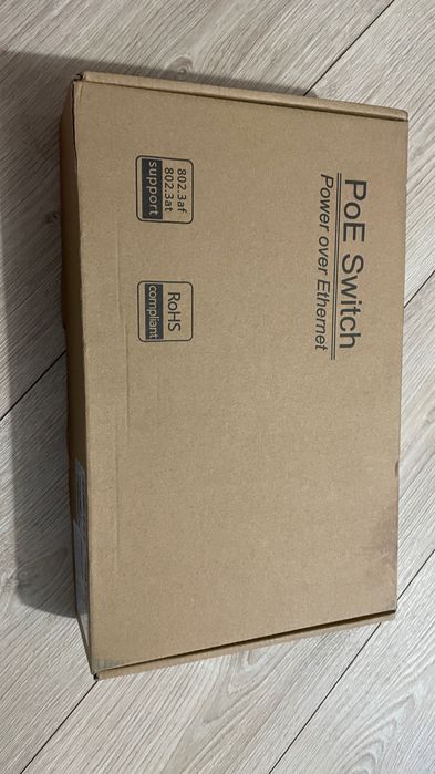 Switch cu 8 porturi Hikvision DS-3E2310P