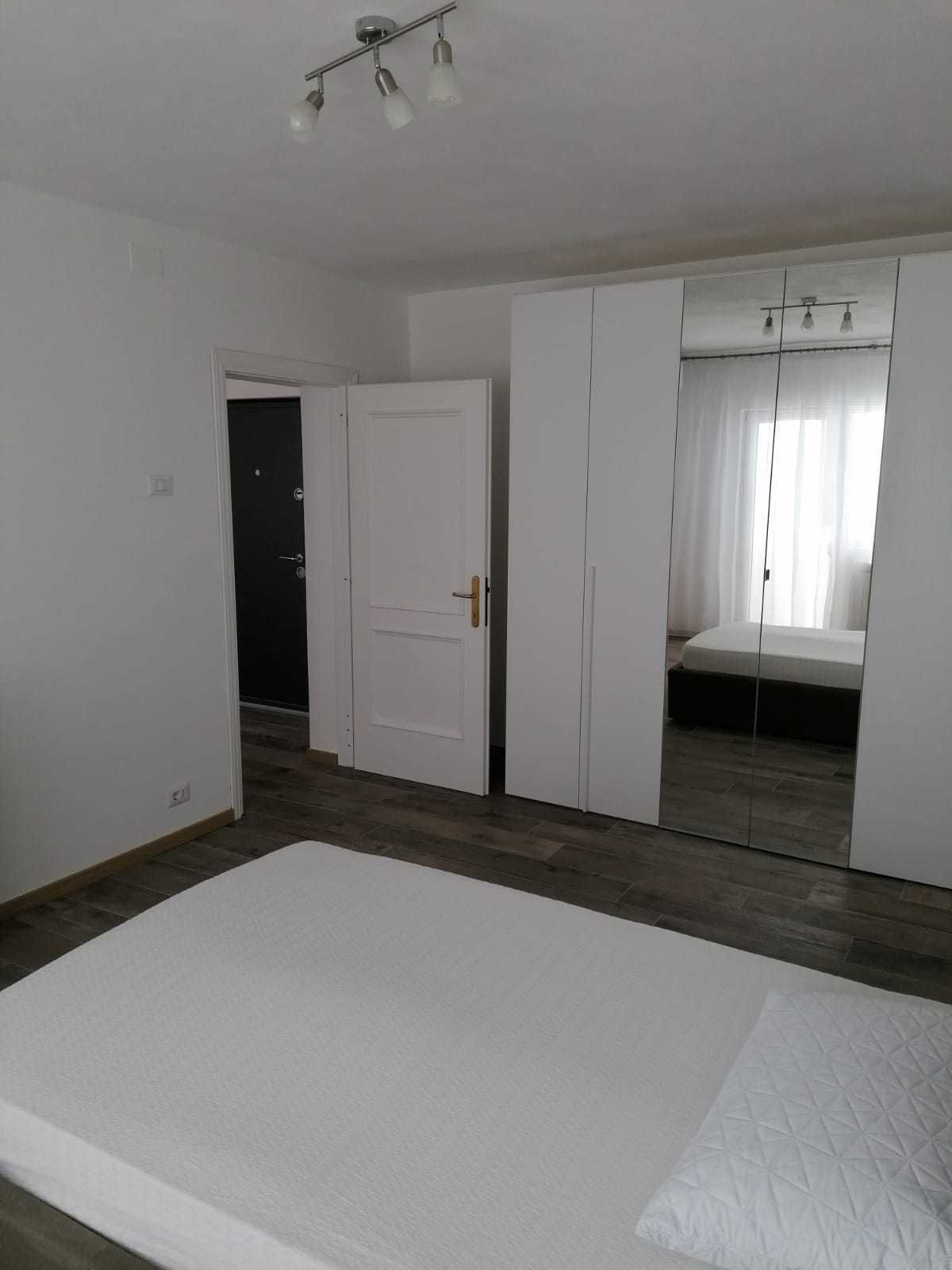 Inchiriez apartament cu 2 camere decomandat