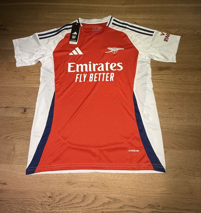 Tricou Arsenal, Home Kit
