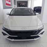 Hyundai elantra sotiladi