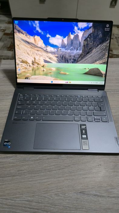 Laptop 2in1, touchscreen, i5gen13, 8Gb. 512Gbssd, 14" 2k OLED