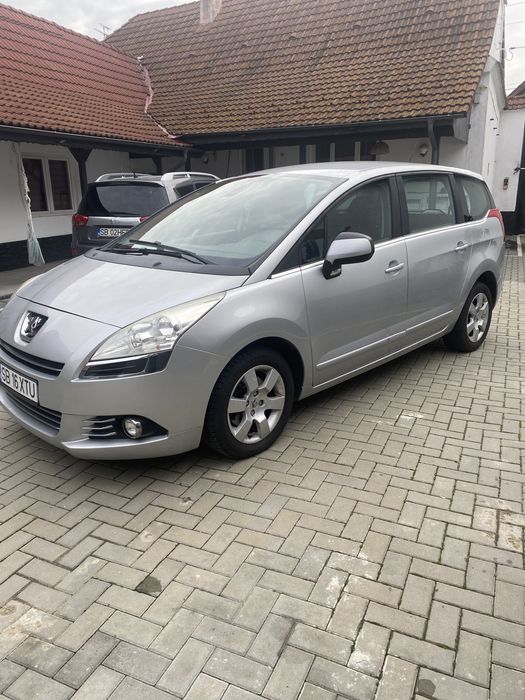 Peugeot 5008 - 2012