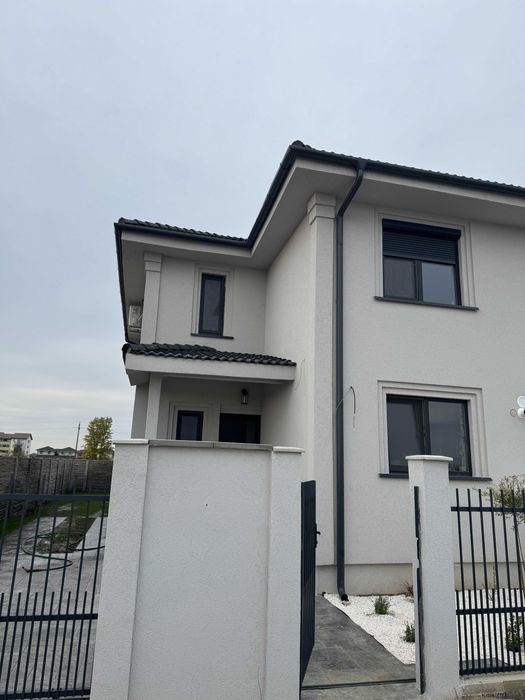 Casa tip duplex, 4 camere, 3 dormitoare, bucatarie inchisa, Giroc