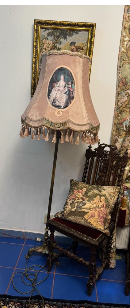 Lampadar din bronz si tapiserie