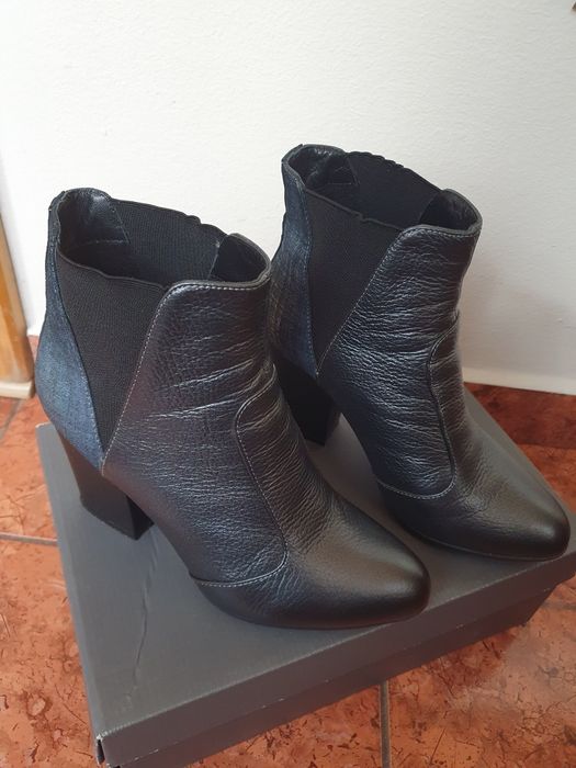 Vând Botine Garkony