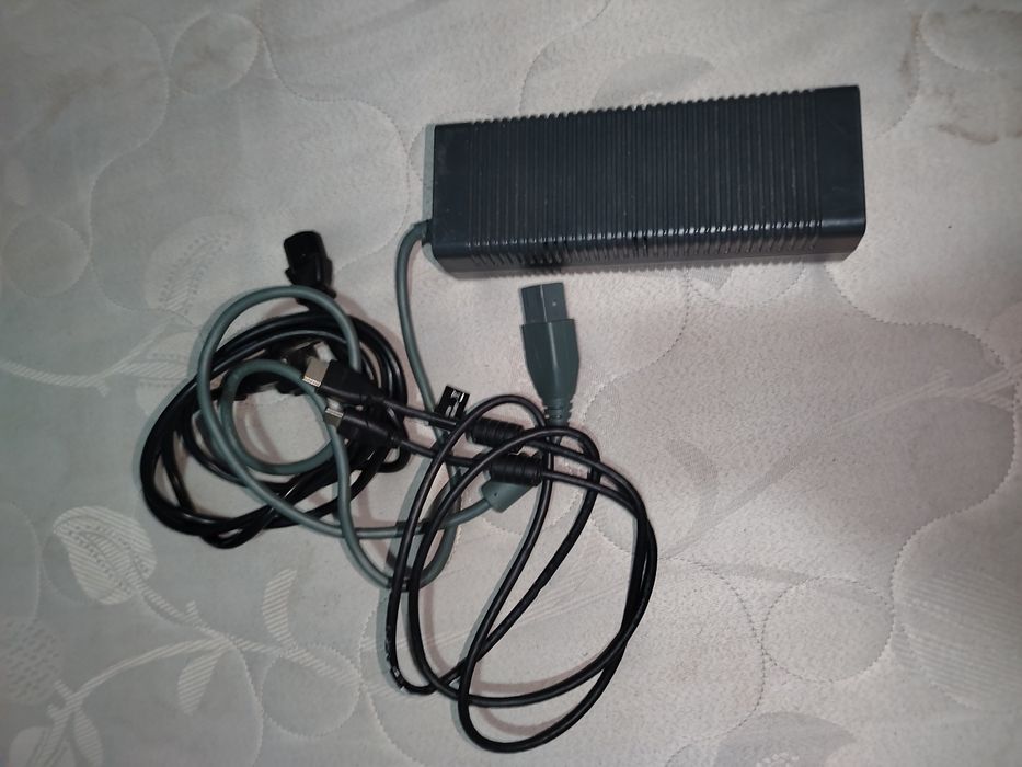 Xbox 360 alb cu o maneta