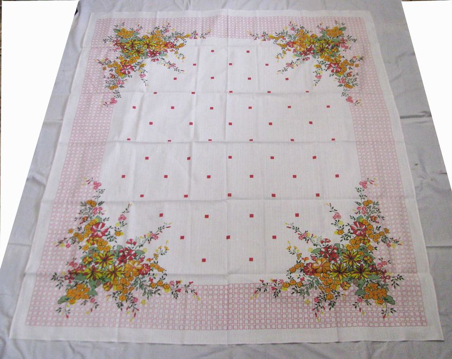 Покривка за маса кръгла бродирана Ленена, отлични