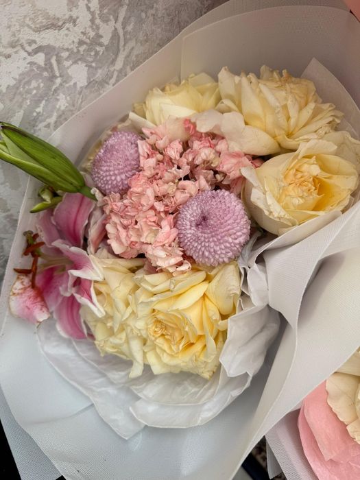 продается букет цветов цена 5000торг имееться