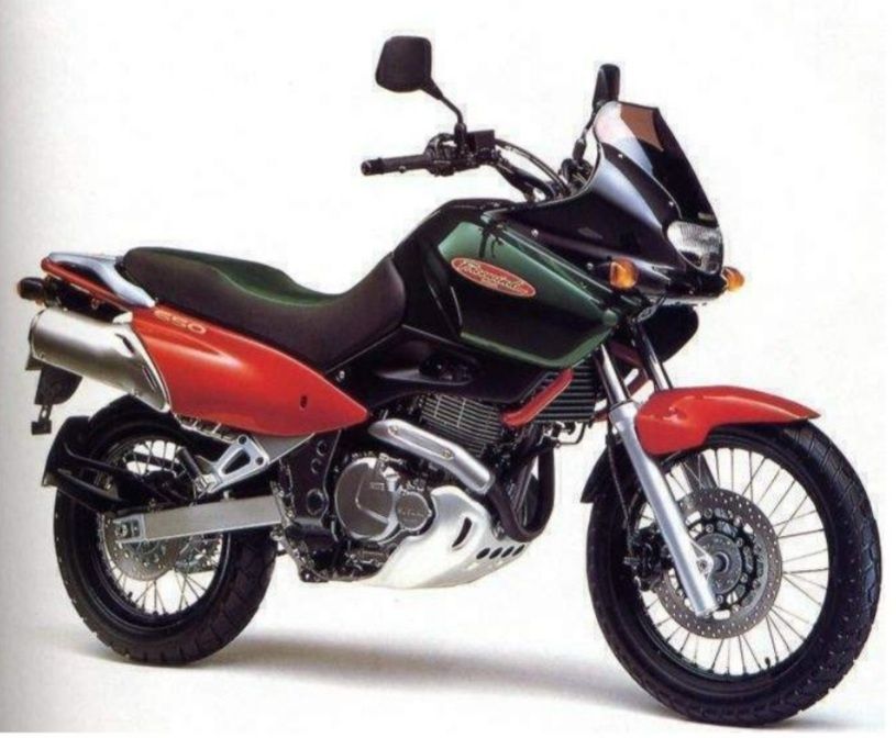 Dezmembrez Suzuki XF 650 Freewind