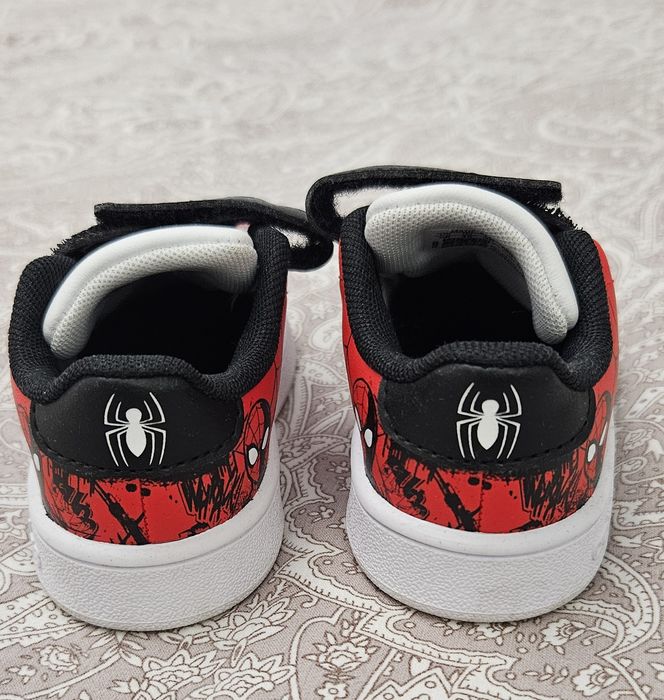 Детски маратонки adidas marvel