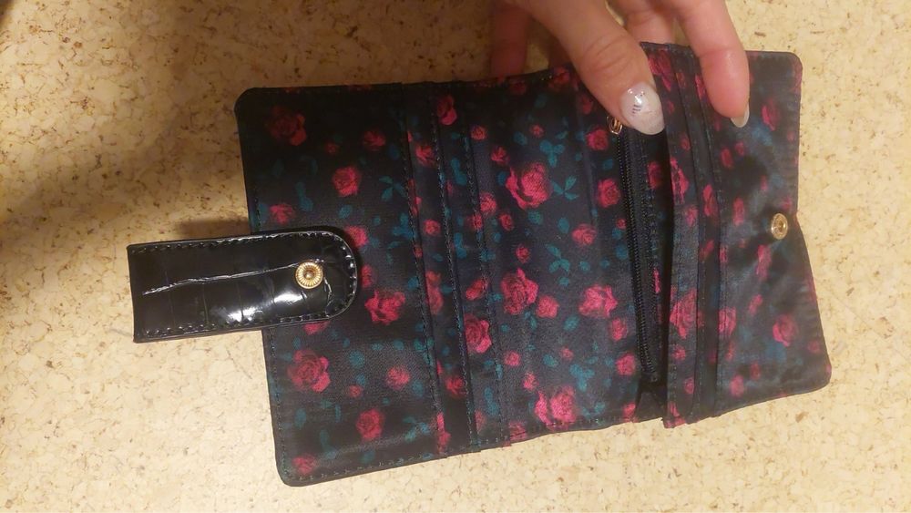 Портмонета няколко