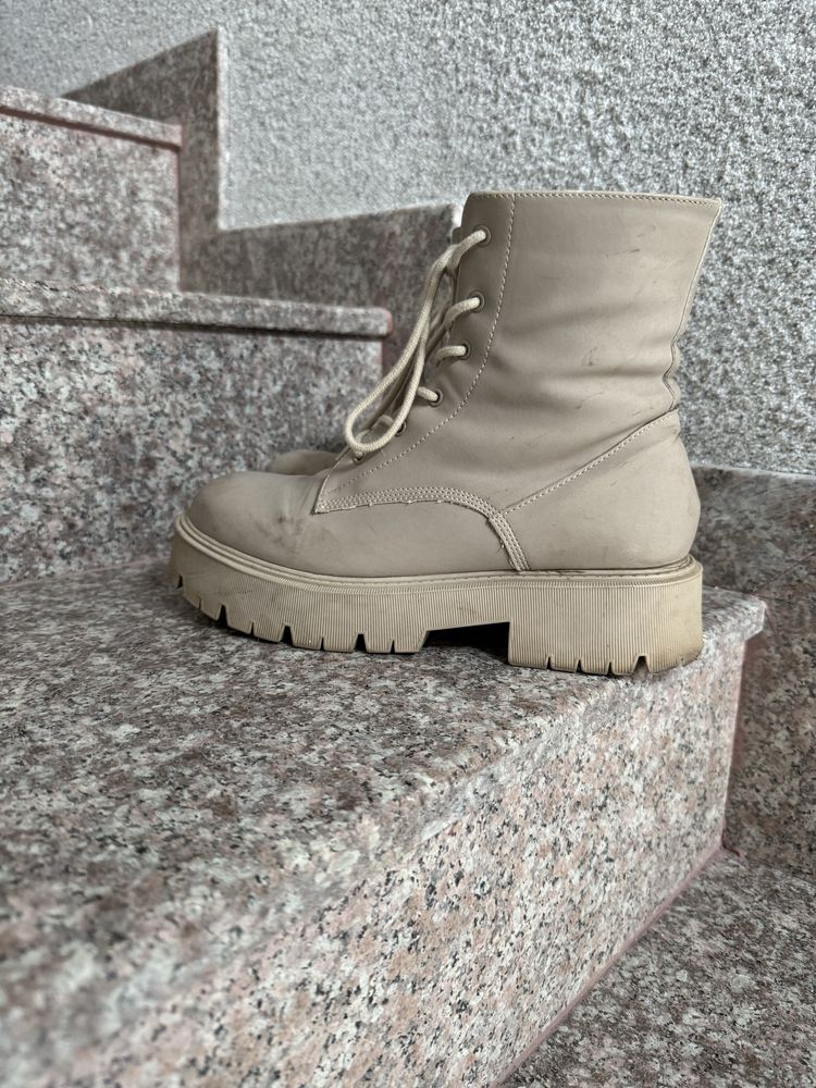 Боти - бежови, Bershka