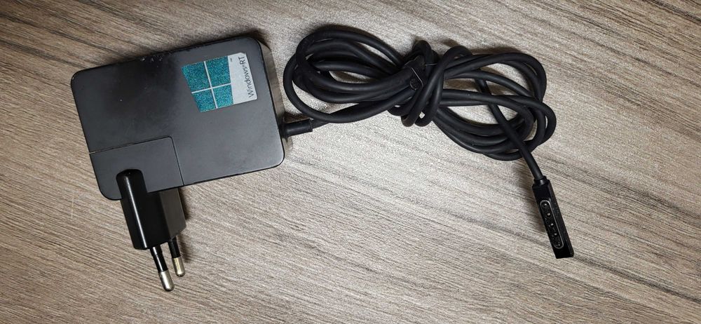 Microsoft incarcator 12V-2A model 1513 fuctional