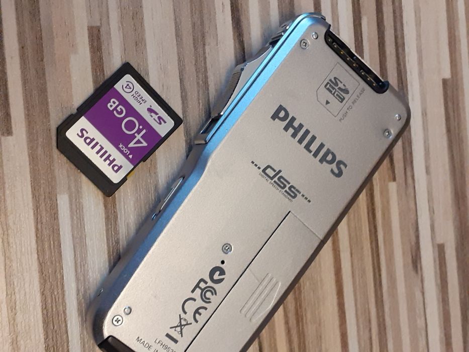 Vând reportofon Philips