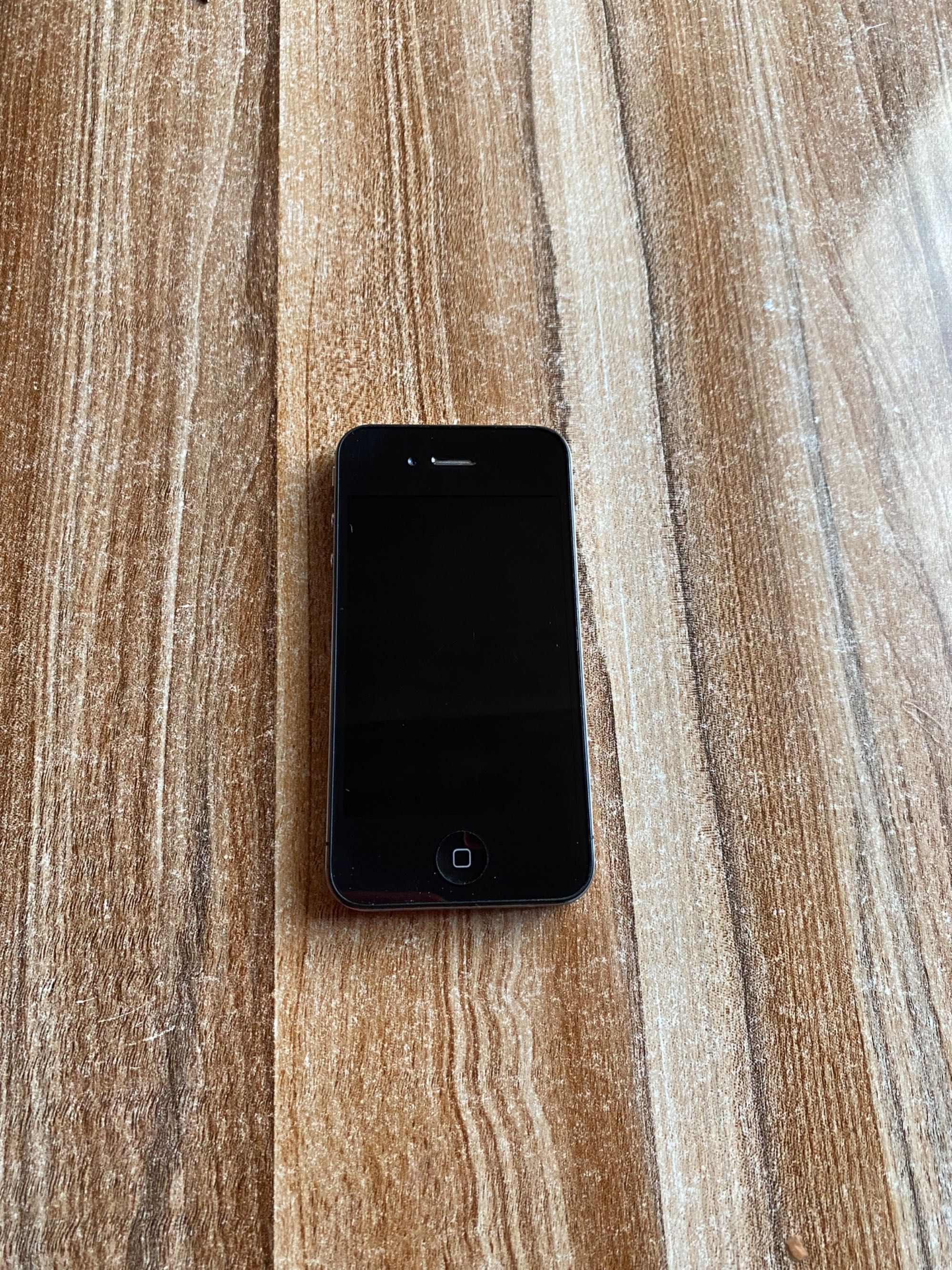 Продавам iPhone 4