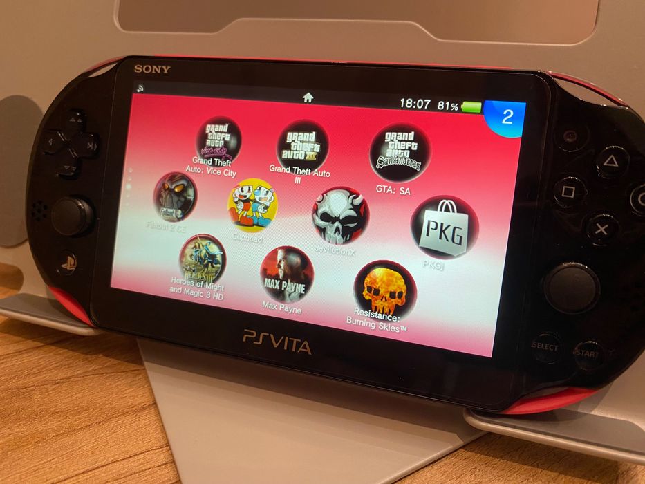 Playstation PS Vita 2000 Pink Black • Modată • 128GB Jocuri