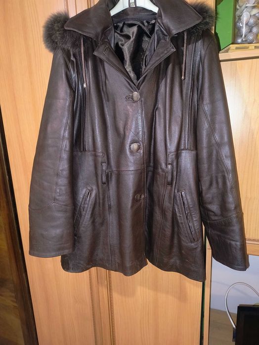 Продавам дамско кожено яке