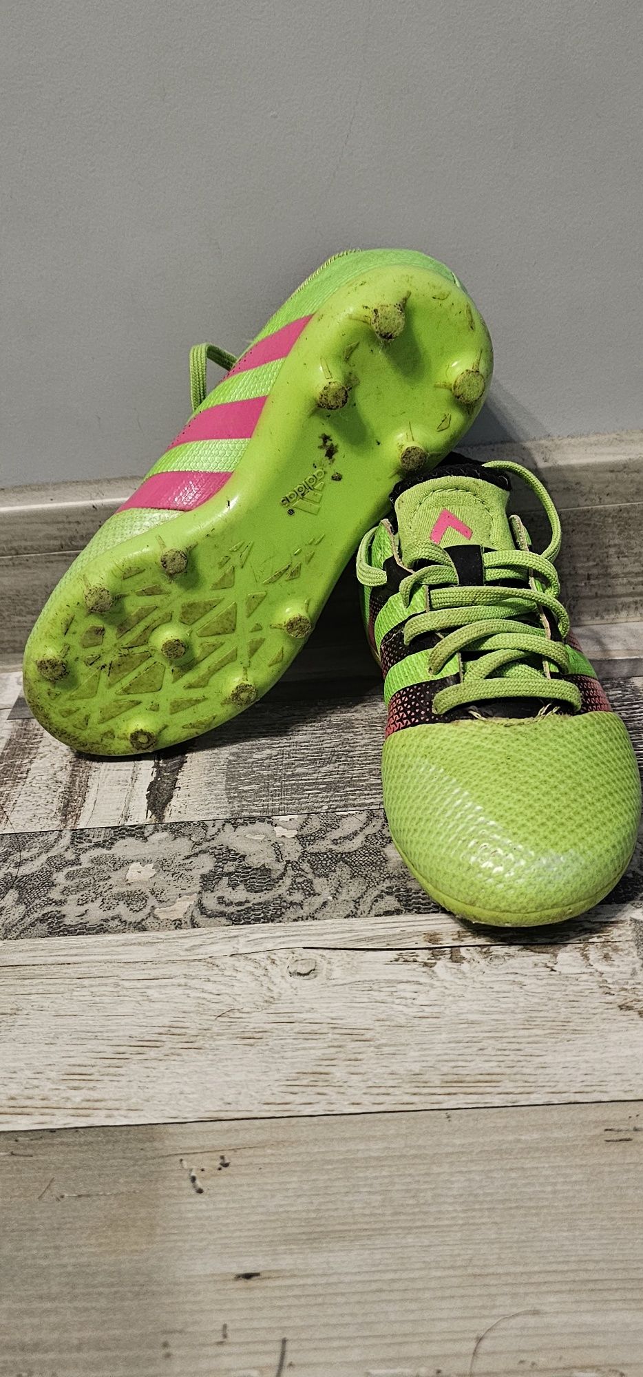 Детски бутонки adidas.