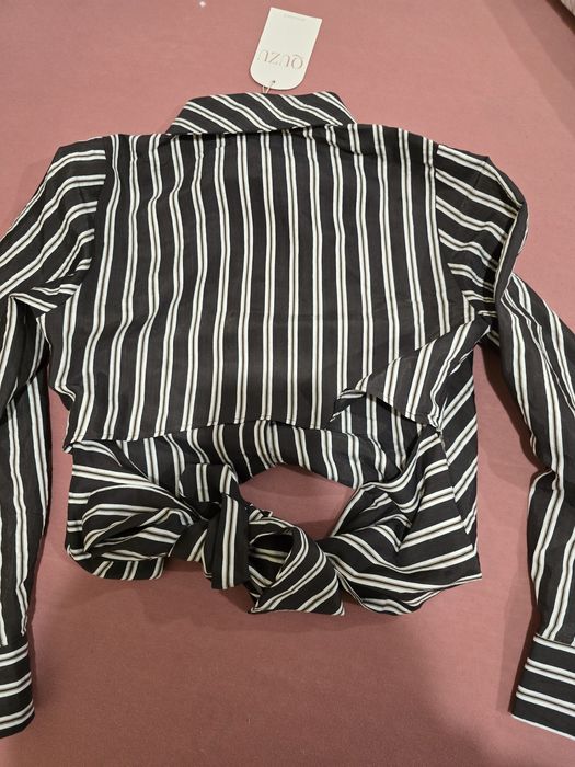 Дамска риза с ефектен гръб размер XS