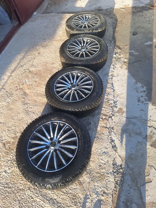 Продается б/у зимные шины в титановых дисках  с шипами 185/65/14  4 шт